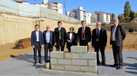 Pose de la 1ère pierre sur notre programme