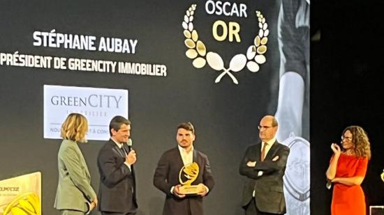 Stéphane Aubay récompense Antoine Dupont Oscar d'Or 2022