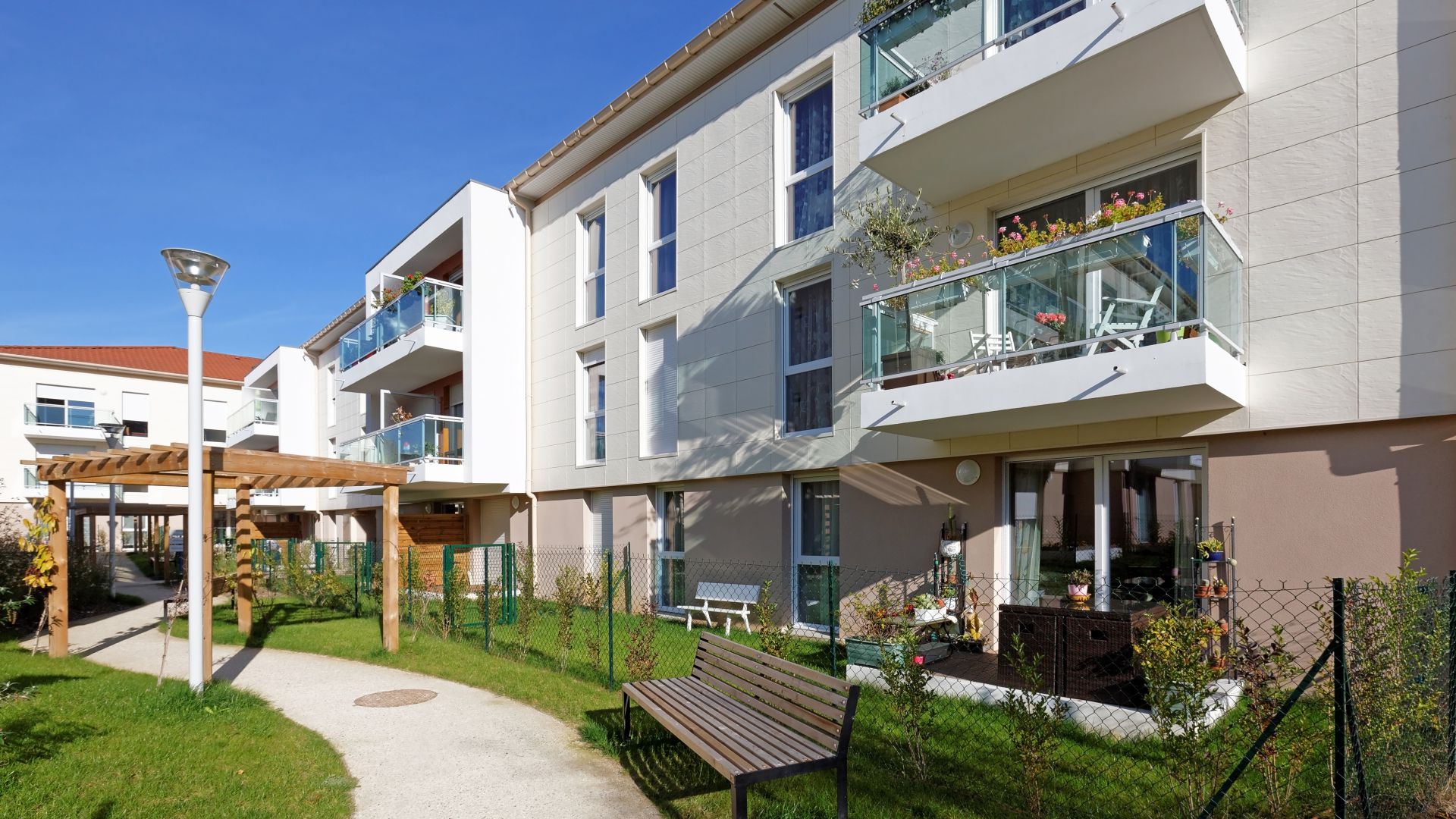 Greencity Immobilier - Résidence Les Patios d'Or de Montlignon - 95680 Montlignon - Résidence séniors